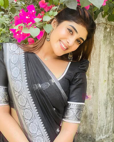 நினைவெல்லாம் நீதானே.... நிமிஷிகா! 