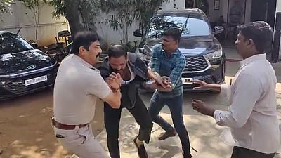 சீமான் வீட்டில் ஒட்டப்பட்ட சம்மன் கிழிப்பு! துப்பாக்கியுடன் மிரட்டிய காவலாளி கைது!