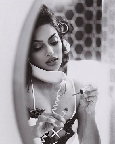 பிளாக் பியூட்டி... சந்திரிகா ரவி!