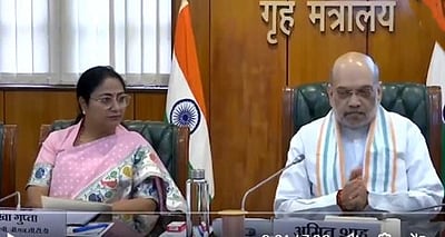 தில்லி சட்டம் ஒழுங்கு நிலைமை குறித்த கூட்டத்தில் ரேகா குப்தா பங்கேற்பு!