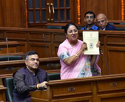 தில்லி சட்டப்பேரவையில் சிஏஜி அறிக்கை தாக்கல்: சுகாதார உள்கட்டமைப்பு சீா்குலைவு