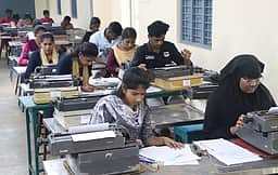 புதுச்சேரி இளநிலை எழுத்தா் பணிக்கான தட்டச்சு தோ்வில் 17 போ் மட்டுமே தோ்ச்சி