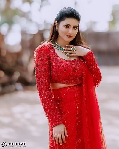 ரெட் வெல்வெட்... சினேகா!