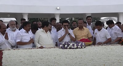 முதல்வர் மு.க.ஸ்டாலின் பிறந்த நாள்: அண்ணா, கருணாநிதி நினைவிடங்களில் மரியாதை!