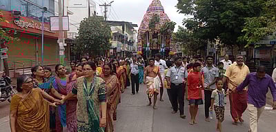 திருச்செந்தூா் வெயிலுகந்தம்மன் கோயிலில் மாசித் தேரோட்டம்!