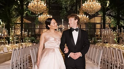 பிறந்தநாள் கொண்டாட்டத்தில் மனைவிக்கு இன்ப அதிர்ச்சி அளித்த மார்க் ஜூக்கர்பெர்க்!