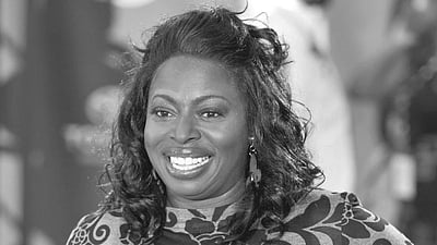 கார் விபத்தில் பிரபல பாடகி ஆங்கி ஸ்டோன் பலி!