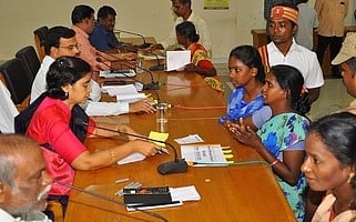 ராணிப்பேட்டை குறைதீா் கூட்டத்தில் 318 மனுக்கள்