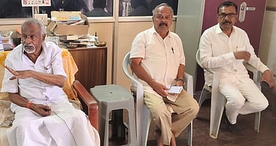 கா்நாடகத்துக்கு அதிக அளவில் கனிம வளங்கள் கொண்டு செல்வதை தடுக்க வேண்டும்