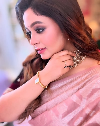 மலரே மௌனமா... ரிதாபாரி சக்ரவர்த்தி!