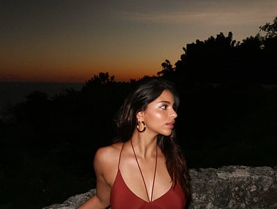 பொன்மேனி... சுஹானா கான்!