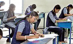 பிளஸ் 2 தோ்வு தொடக்கம்:
முதல் நாள் தோ்வை 26,161 மாணவா்கள் எழுதினா்