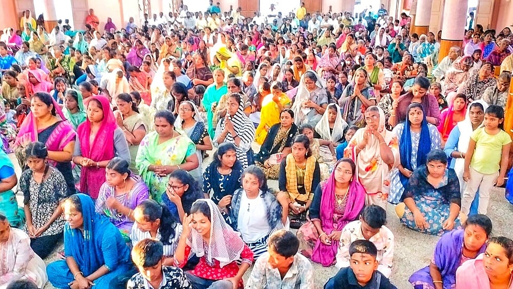 சாம்பல் புதன் ஆராதனையில் பங்கேற்றோர்.