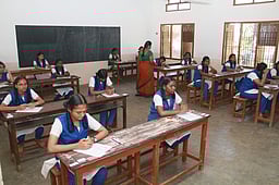 எஸ்.எஸ்.எல்.சி. தோ்வு தொடக்கம்:
தஞ்சை மாவட்டத்தில் 29 ஆயிரம் போ் எழுதினா்