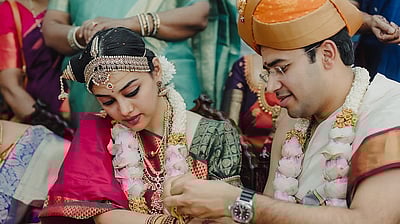 கர்நாடக பாடகியை கரம்பிடித்தார் 
பாஜக எம்பி தேஜஸ்வி சூர்யா!  