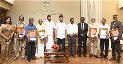 6 பேருக்கு கலைச் செம்மல் விருதுகளை வழங்கி முதல்வர் ஸ்டாலின் சிறப்பிப்பு 