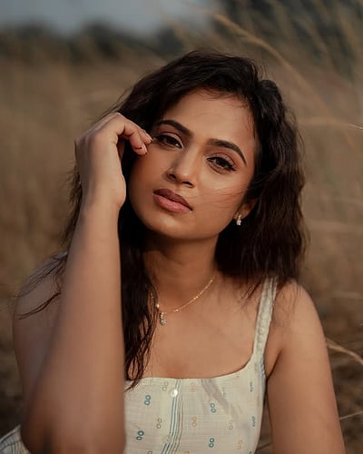 ஒளியிலே தெரிவது தேவதையா... ரம்யா பாண்டியன்! 