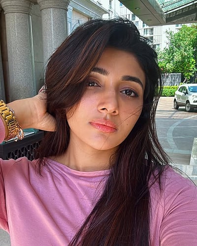 மின்னுவதெல்லாம் மிர்ணா!