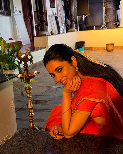 புன்னகைப் பூவே... பிரியங்கா மோகன்!