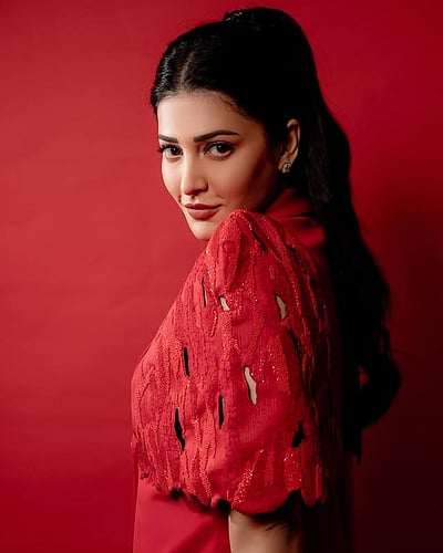 ஸ்ட்ராபெர்ரி பெண்ணே... ஸ்ருதி ஹாசன்!