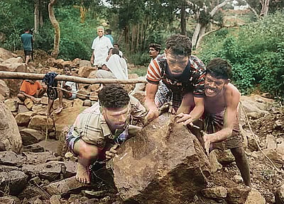 தாகம் தீர்க்கும் மதுமஞ்சரி