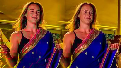 சேலையில் அசத்தும் எல்லீஸ் பெர்ரி: ஆர்சிபி வீராங்கனைகளின் வைரல் புகைப்படங்கள்!