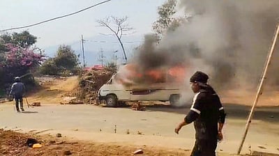 மணிப்பூரில் மீண்டும் வன்முறை: ஒருவா் உயிரிழப்பு; 25 போ் காயம்