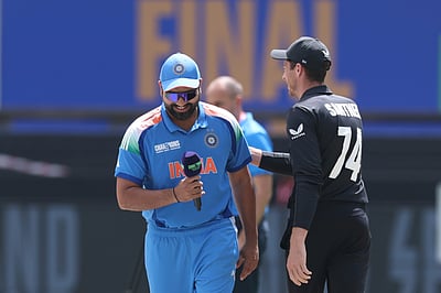 பிரையன் லாராவின் மோசமான சாதனையை சமன்செய்த ரோஹித் சர்மா!