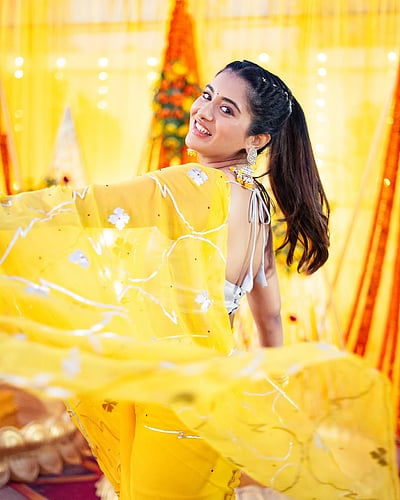 மரகத மஞ்சள்... ராஷி சிங்! 