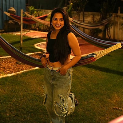 என் வானில் இனிய மாற்றம்... மதுமிதா! 