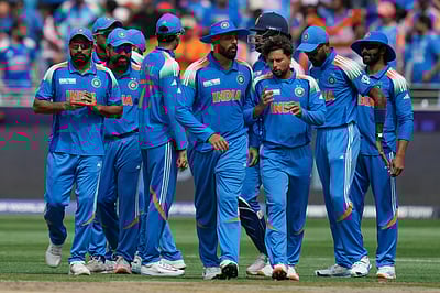 சாம்பியன்ஸ் டிராபி இறுதிப்போட்டி: இந்தியாவுக்கு 252 ரன்கள் இலக்கு!