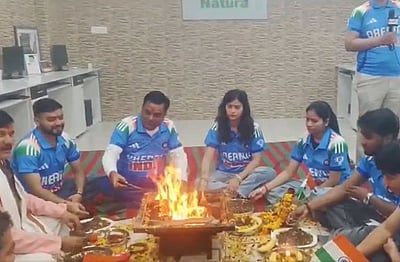 இந்திய அணி வெற்றிக்காக யாக பூஜை செய்த ரசிகர்கள்! 