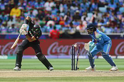 இந்தியர்களின் சுழலில் வீழ்ந்த நியூசி. டாப் ஆர்டர்!