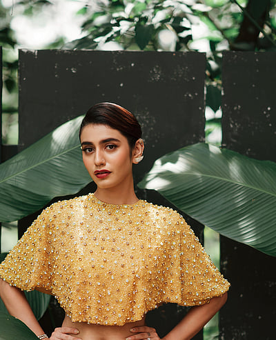 தங்கச்சிலை... பிரியா வாரியர்!