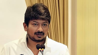 துணை முதல்வர் உதயநிதி ஸ்டாலின் கட்-அவுட் சரிந்து விபத்து; ஒருவர் காயம்