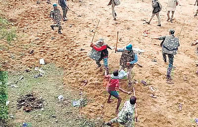 ஆற்றின் முகத்துவாரம் தோண்டுவதில் மோதல்! 40 கிராமவாசிகள் கைது! 