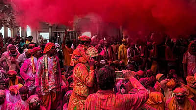 ஹோலி பண்டிகை: ஹிந்தி தேர்வெழுதாத மாணவர்களுக்கு மற்றொரு வாய்ப்பு! -சிபிஎஸ்இ