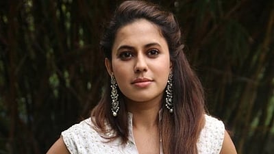 தங்கம் கடத்தல்: காவல்துறை கேட்டதால் நடிகைக்கு உதவி! விமான நிலைய அதிகாரி வாக்குமூலம்!