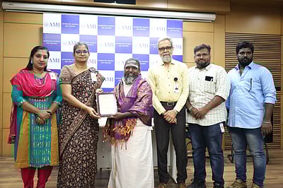 பத்மஸ்ரீ விருது பெறவுள்ள பறை இசைக் கலைஞர் வேலு ஆசானுக்கு கல்லூரியில் பாராட்டு!