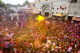 ஹோலி பண்டிகைக்கு தில்லியில் 15000 க்கும் மேற்பட்ட போலீஸ் பாதுகாப்பு