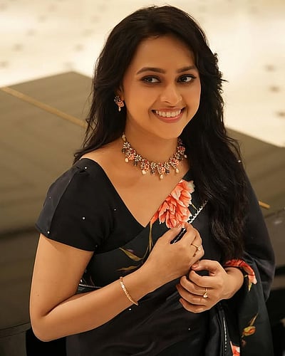 ஓல்டு இஸ் கோல்டு.. ஸ்ரீ திவ்யா!