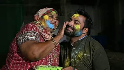 பாகிஸ்தானில் ஹோலி பண்டிகை கொண்டாட்டம்! 