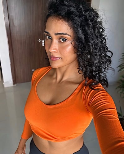 எங்கும் காவிமயம்... பூர்ணிமா ரவி!