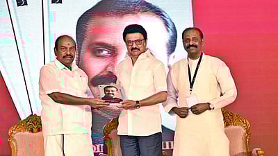 மரபையும் புதுமையையும் இணைத்தவா் வைரமுத்து: முதல்வா் மு.க.ஸ்டாலின் புகழாரம்