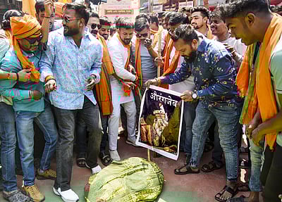 ஒளரங்கசீப் கல்லறையை இடிப்பவர்களுக்கு ரூ. 21 லட்சம் பரிசு! 