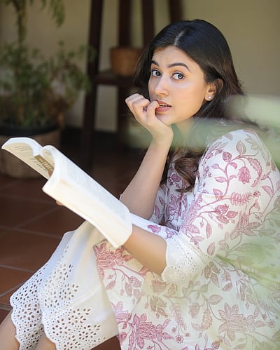 வாசிப்பை நேசிப்போம்