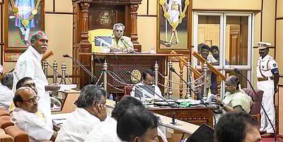 மஞ்சள் குடும்ப அட்டைதாரா்களுக்கு 
ரூ.1000 உதவித் தொகை: புதுவை முதல்வா்