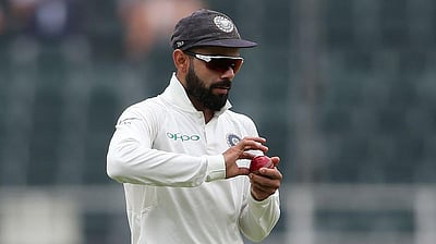 கிரிக்கெட் பந்தில் உமிழ்நீரைப்  பயன்படுத்த பிசிசிஐ அனுமதி!