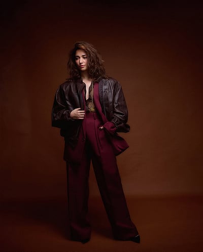 எங்கோ சிந்தனையில்.. தமன்னா!