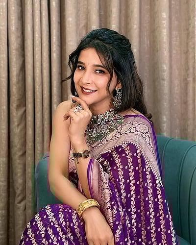 அனிச்சம் பூவழகி.. சாக்‌ஷி அகர்வால்!